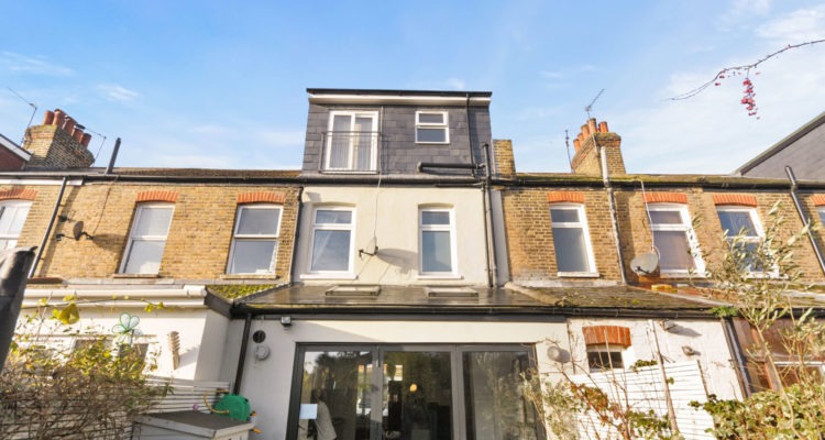 Lindum Road, Hampton, London, TW12